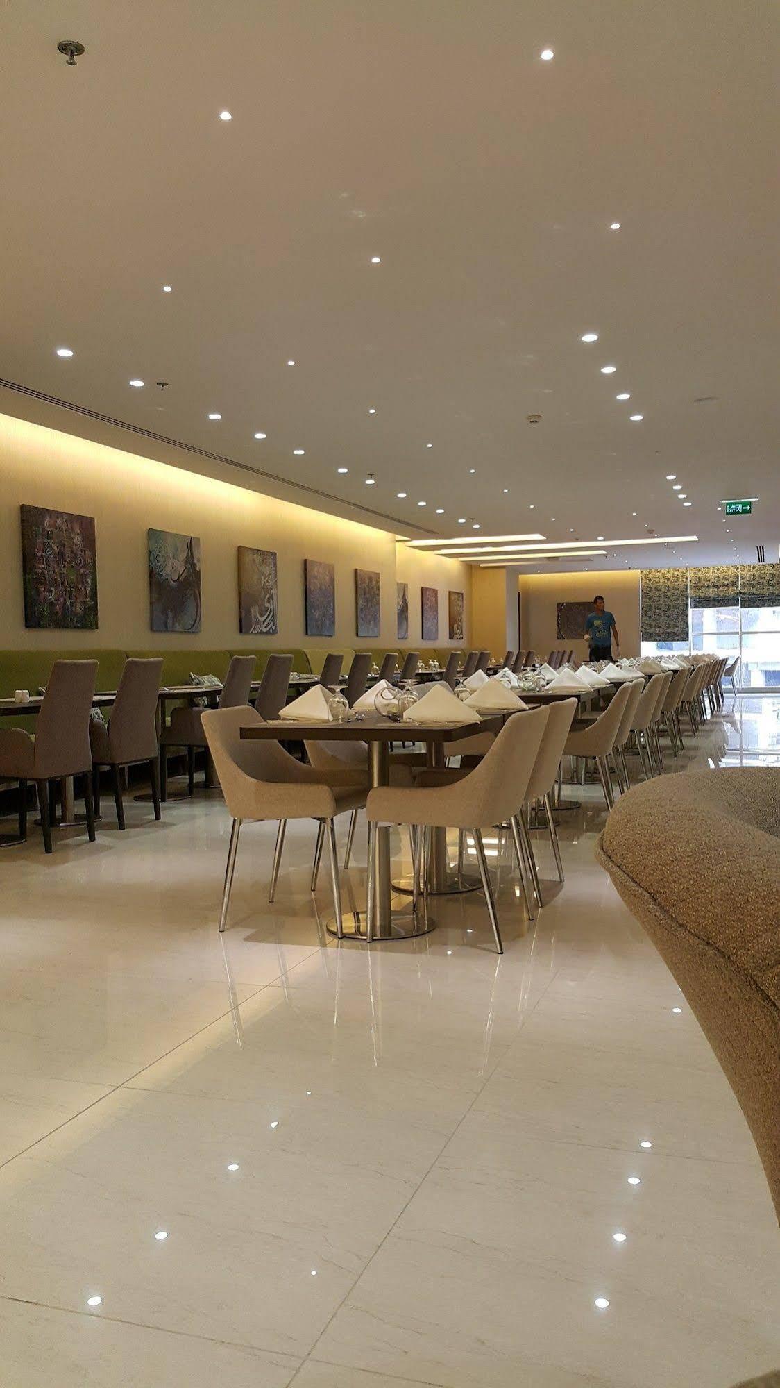 M Hotel Makkah By Millennium La Meca Exterior foto The hotel's restaurant