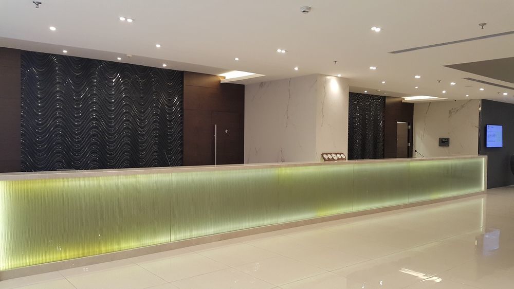 M Hotel Makkah By Millennium La Meca Exterior foto Reception desk